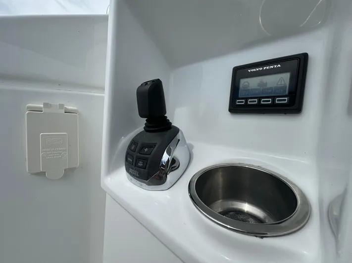 The 7 C's Yacht Photos Pics Cruisers Yachts 60 Cantius Flybridge 2021 control panel with joystick and display.