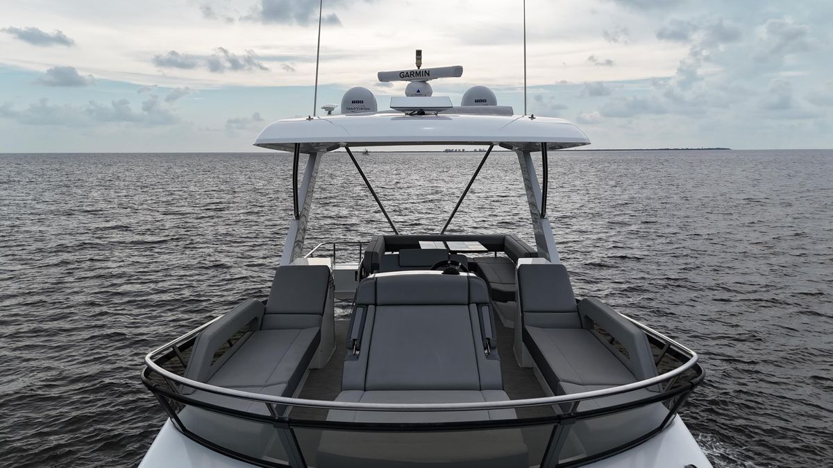 2021 Cruisers Yachts 60 
