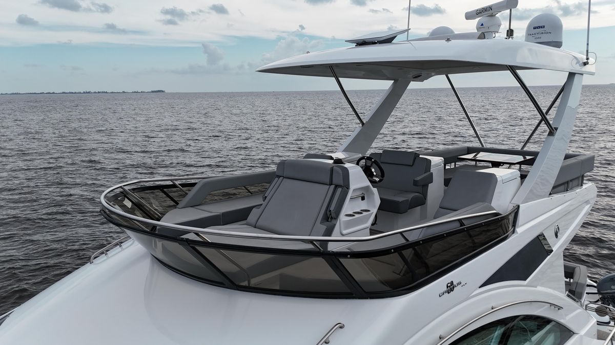 2021 Cruisers Yachts 60 