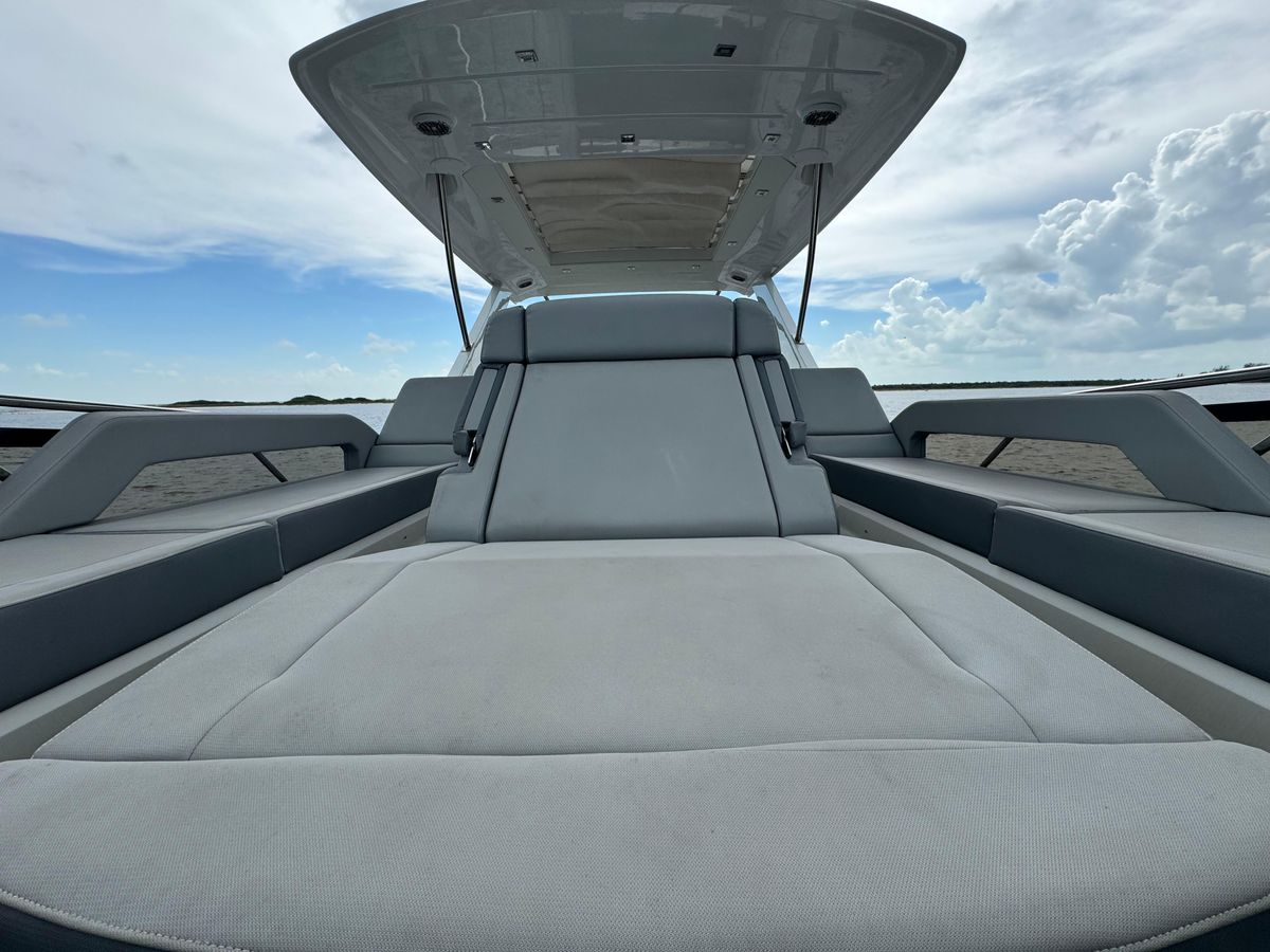 2021 Cruisers Yachts 60 