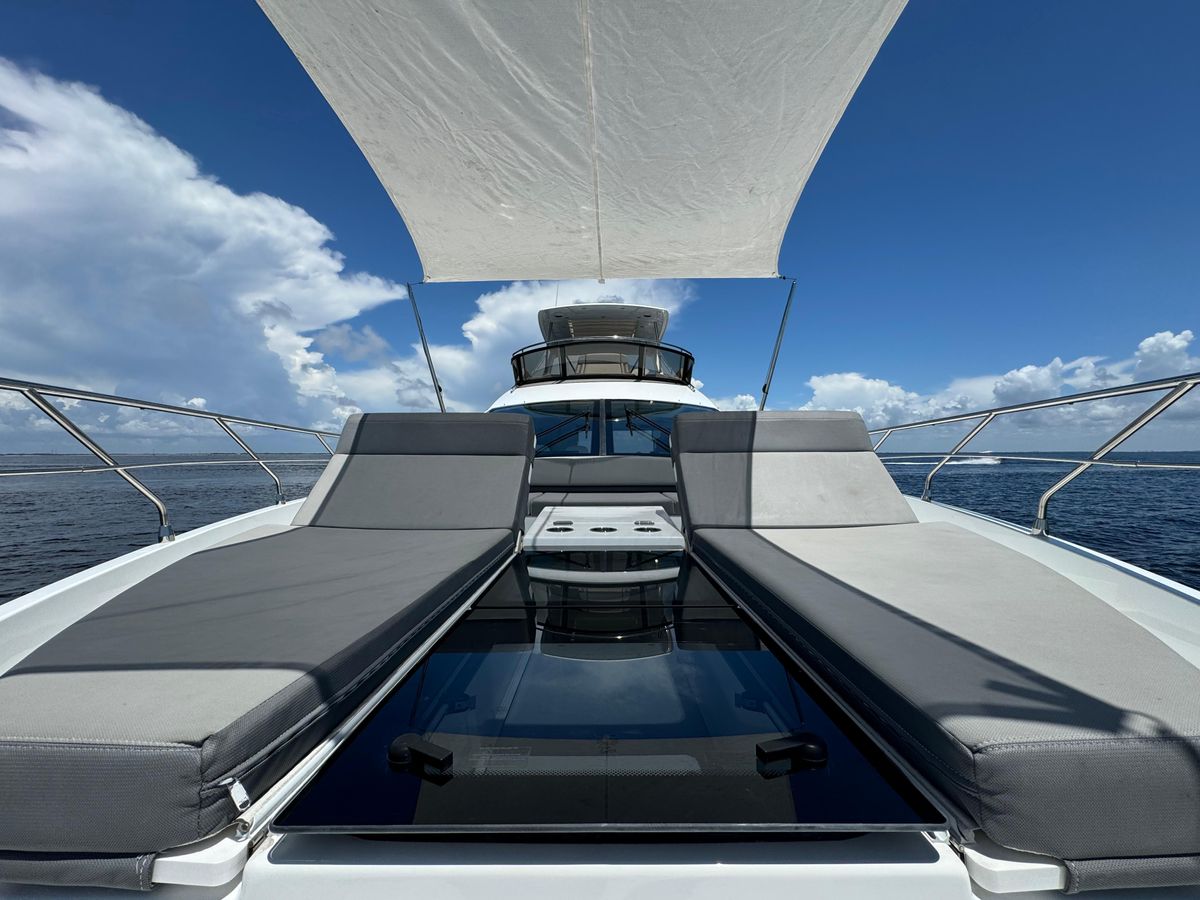 2021 Cruisers Yachts 60 