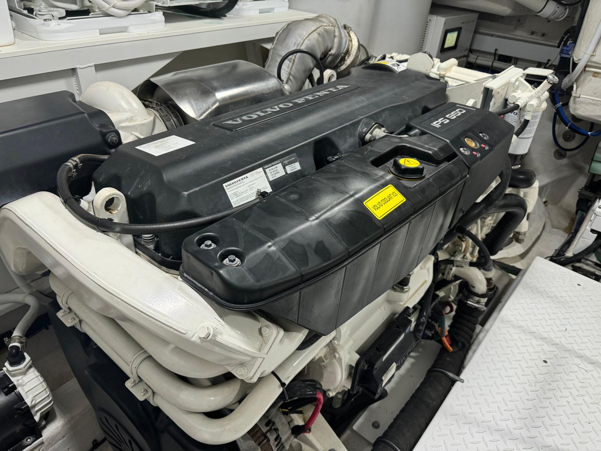2021 Cruisers Yachts 60 