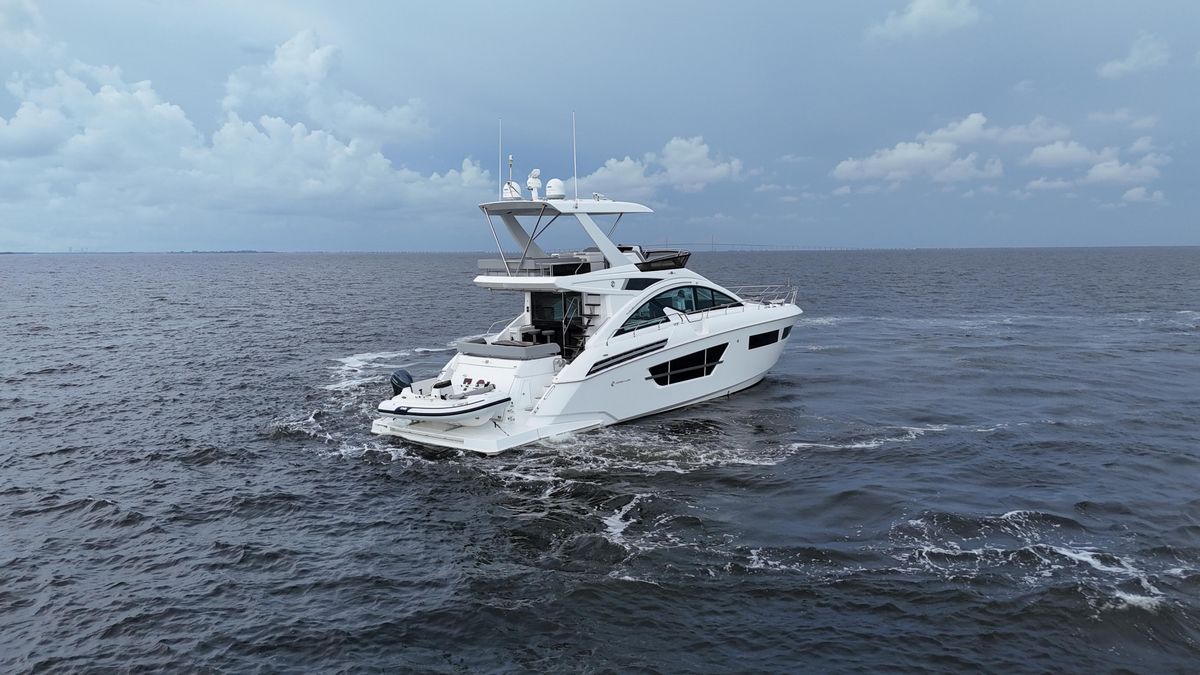 2021 Cruisers Yachts 60 