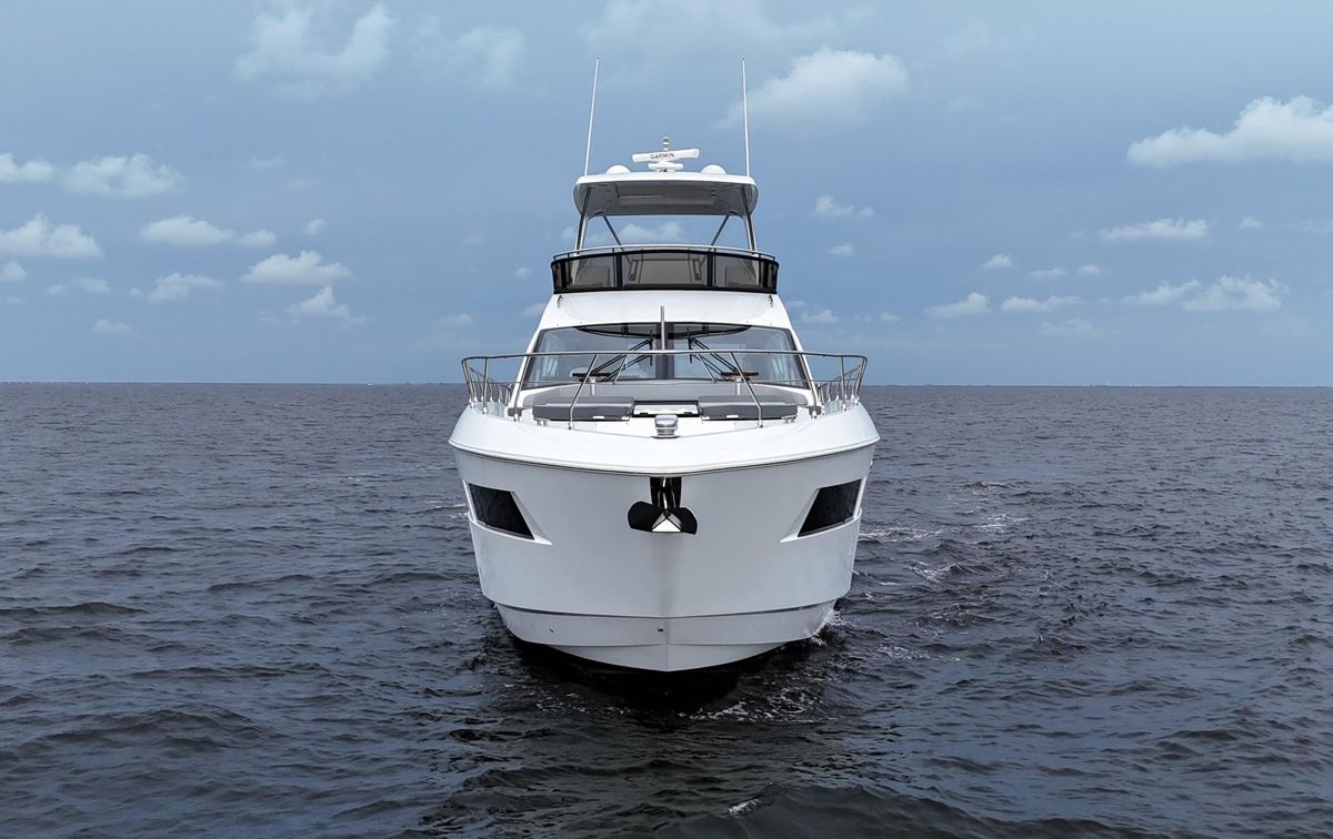 2021 Cruisers Yachts 60 