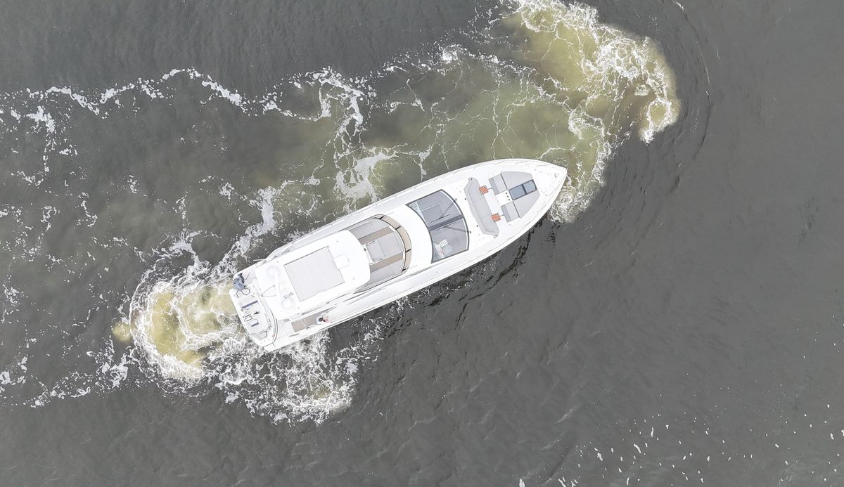 2021 Cruisers Yachts 60 