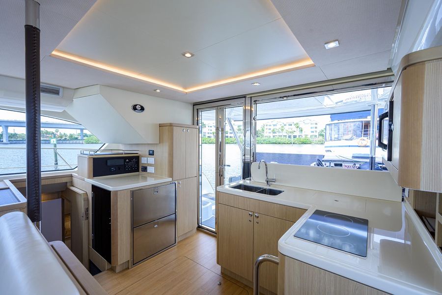 2021 Aquila 44 Yacht