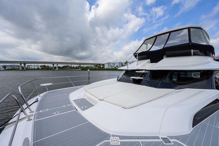 2021 Aquila 44 Yacht