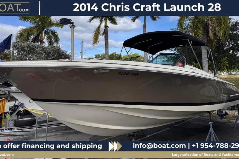  Yacht Photos Pics 2014 Chris-Craft Launch 28 boat displayed outdoors with palm trees in the background.