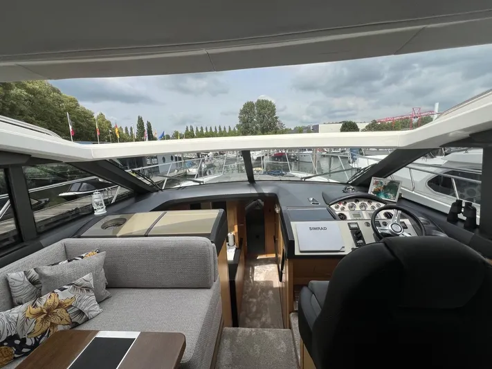 V52 Yacht Photos Pics 