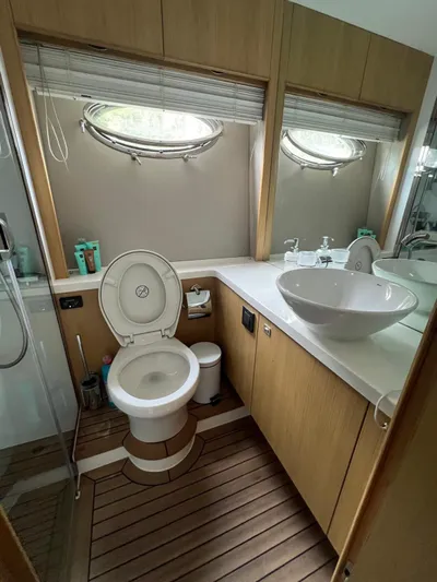 V52 Yacht Photos Pics 