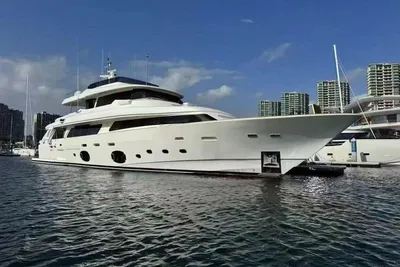 Custom Line Navetta 33