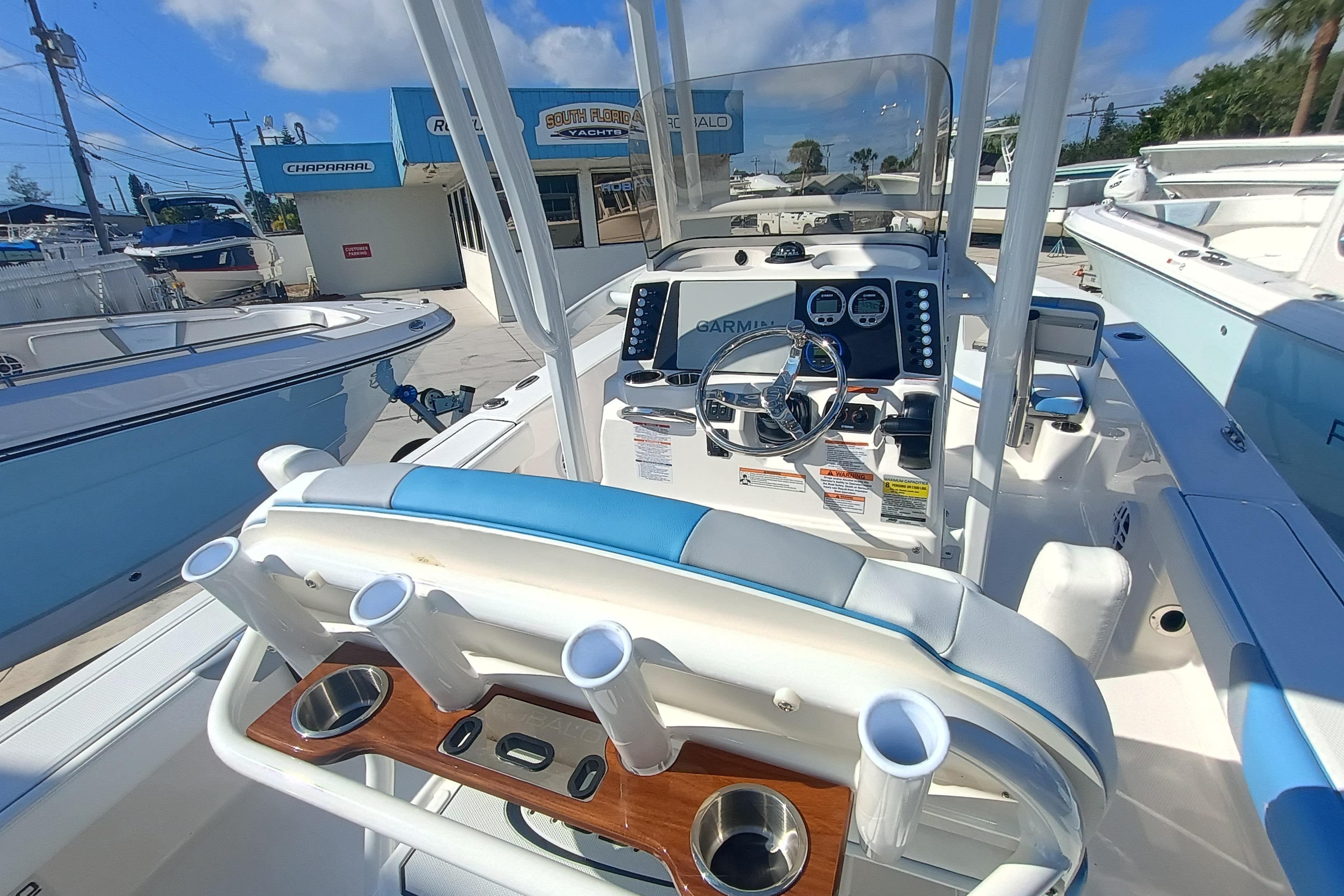 2026 Robalo 226 Cayman - Image 8