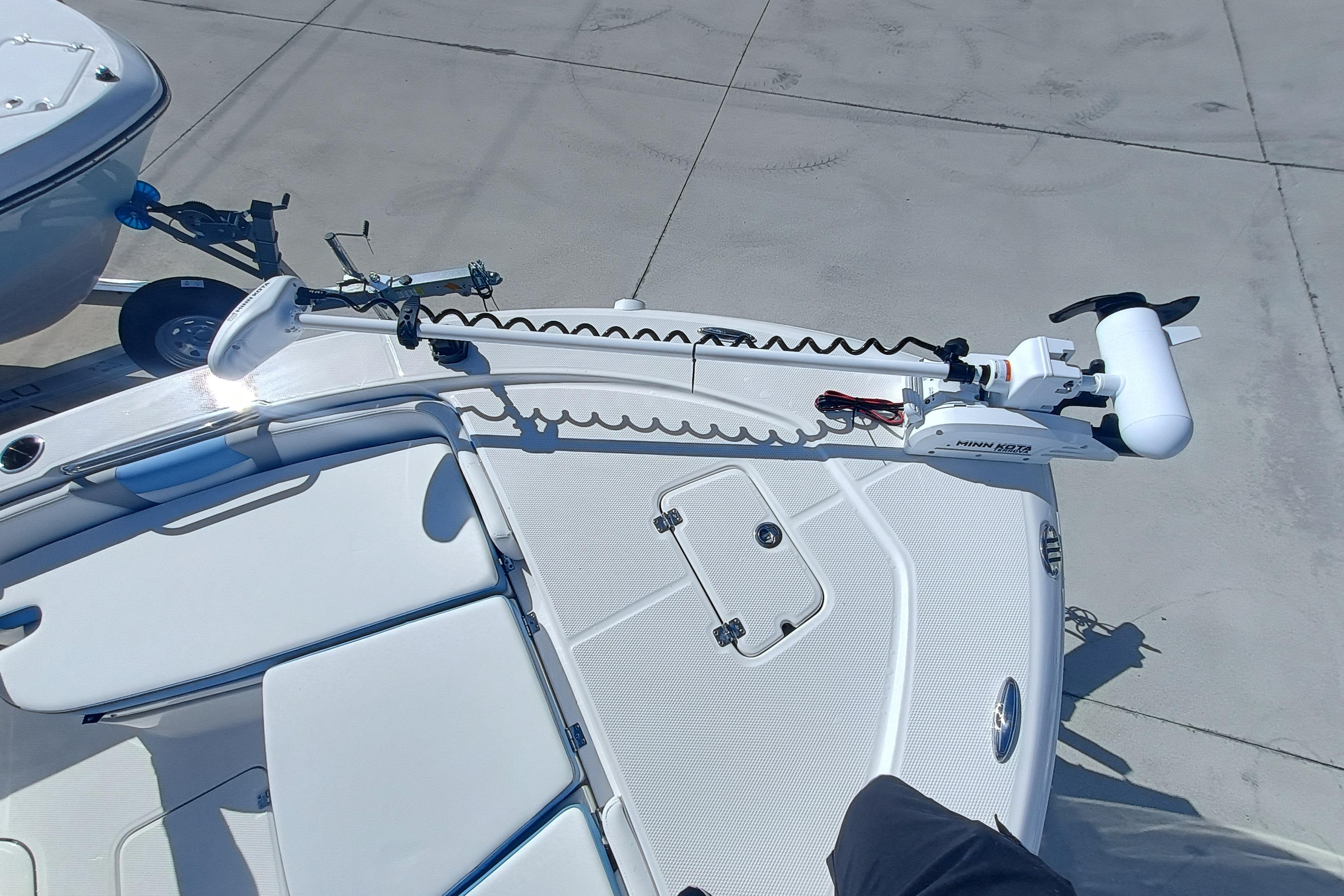 2026 Robalo 226 Cayman - Image 15