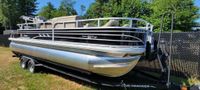2022 Sun Tracker Fishin' Barge 22 DLX