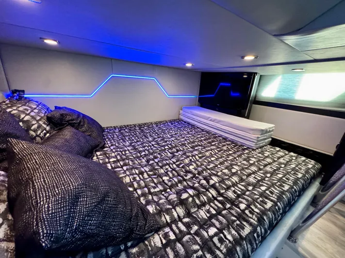 Take A Break Yacht Photos Pics Formula 43 Take A Break - Aft Stateroom