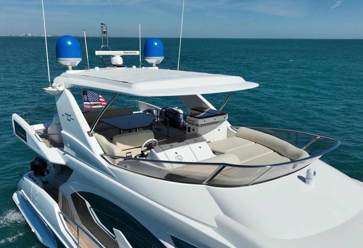 2014 Azimut 70 
