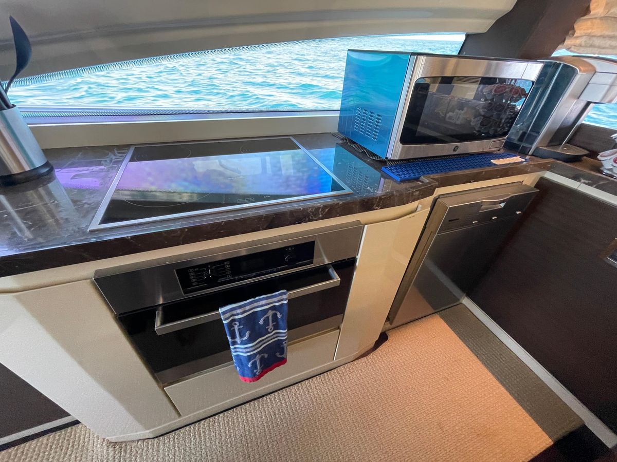 2014 Azimut 70 