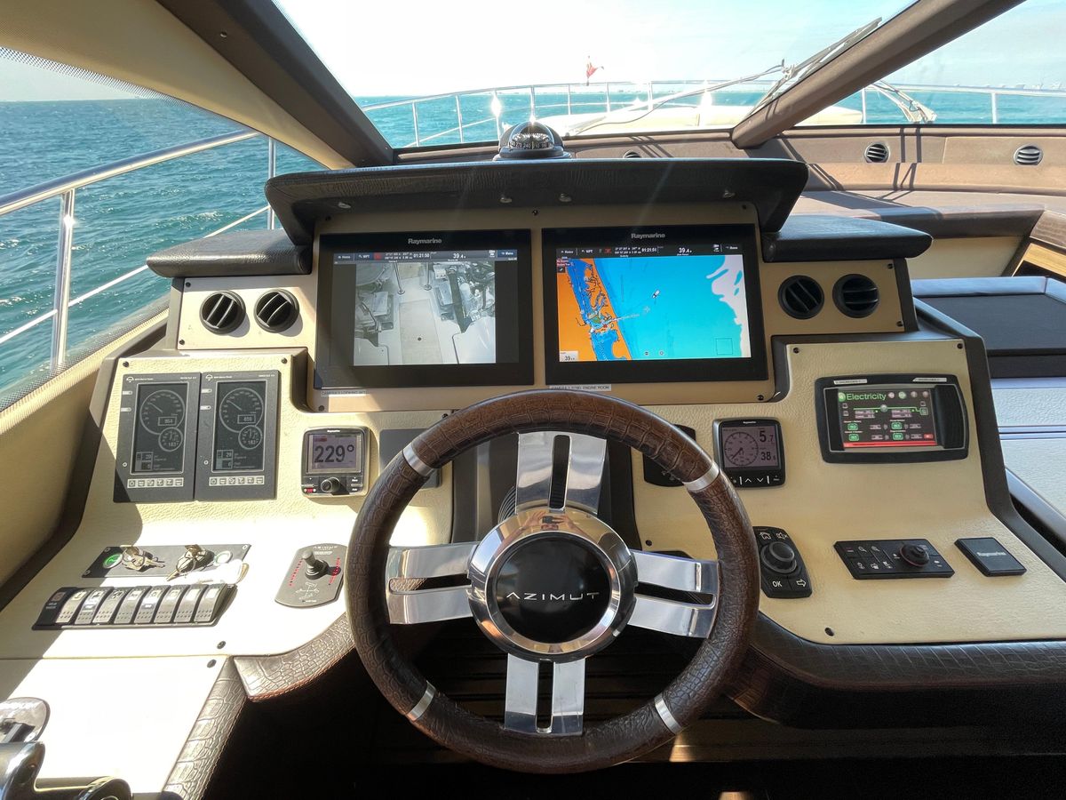 2014 Azimut 70 