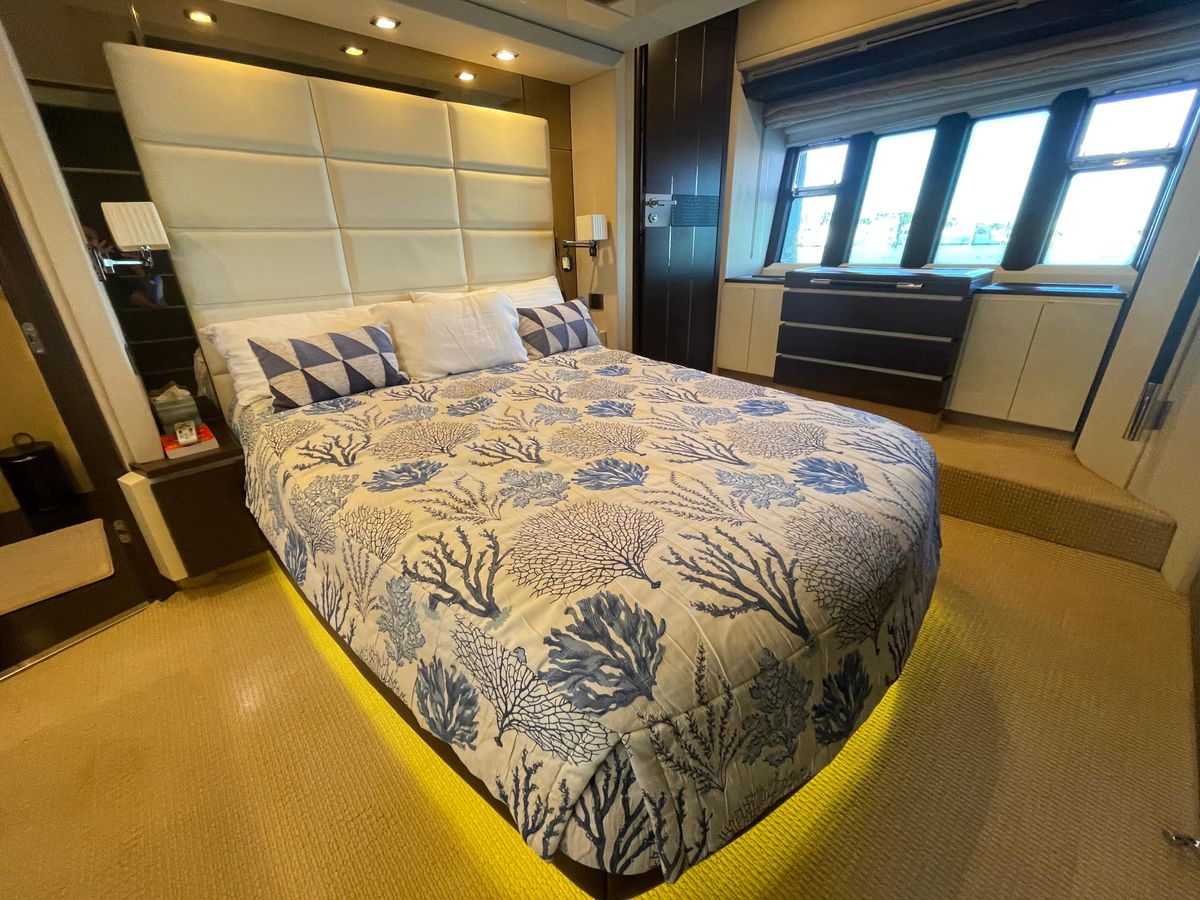 2014 Azimut 70 