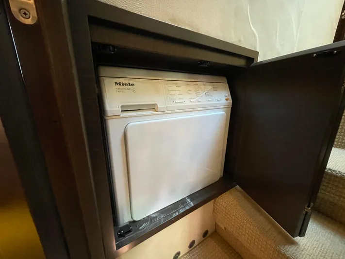 Emma Yacht Photos Pics 