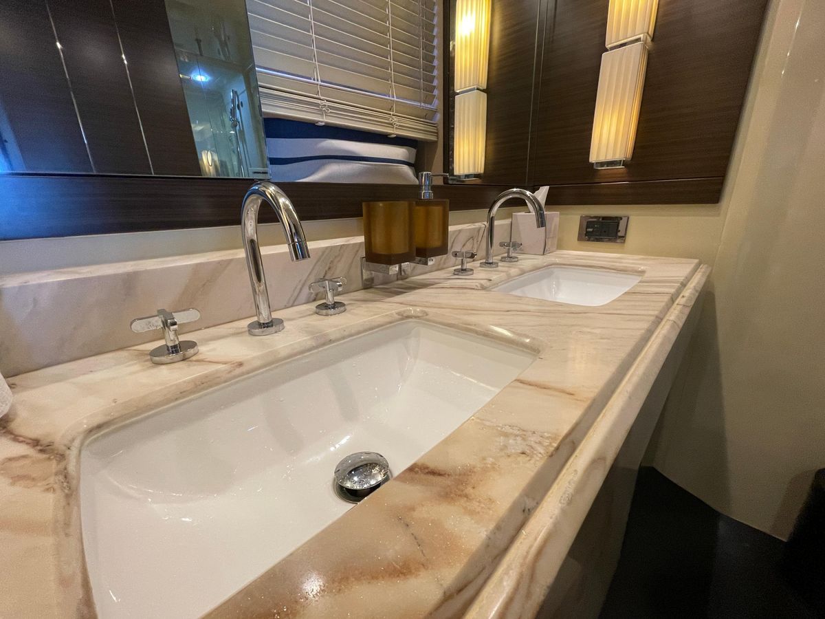 2014 Azimut 70 