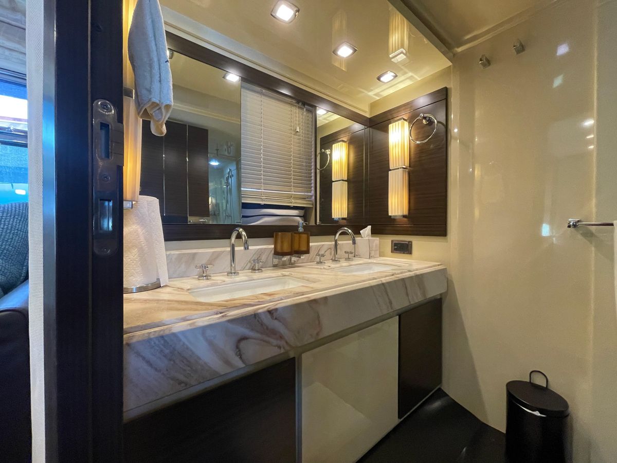 2014 Azimut 70 