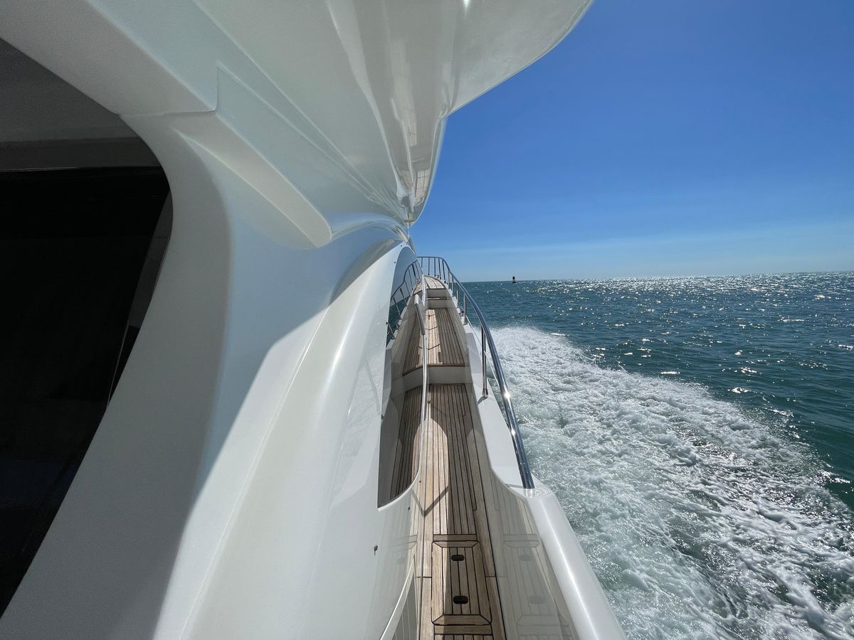 2014 Azimut 70 