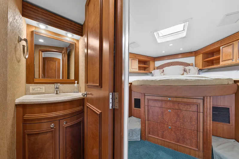 Cherin III Yacht Photos Pics VIP Forward and head