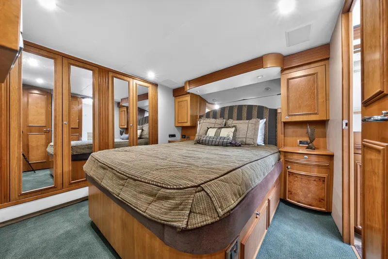 Cherin III Yacht Photos Pics Master Stateroom