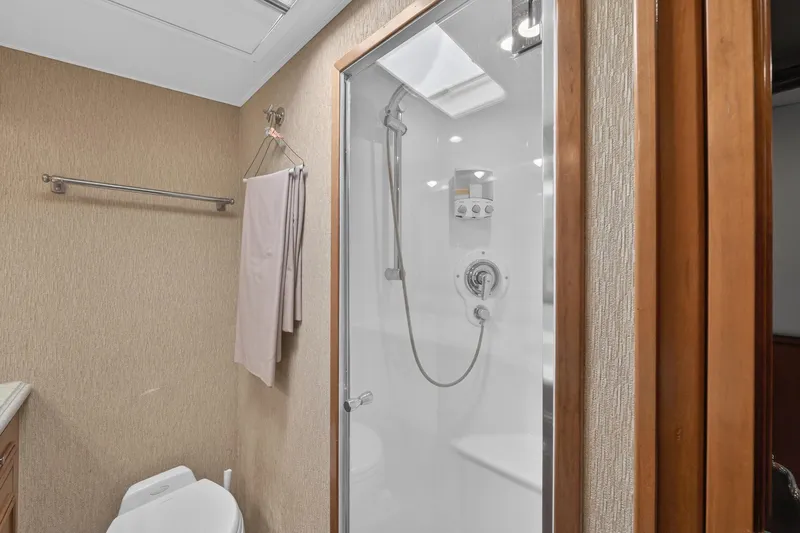 Cherin III Yacht Photos Pics Master Head