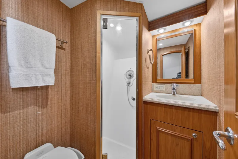 Cherin III Yacht Photos Pics Day Head&nbsp;