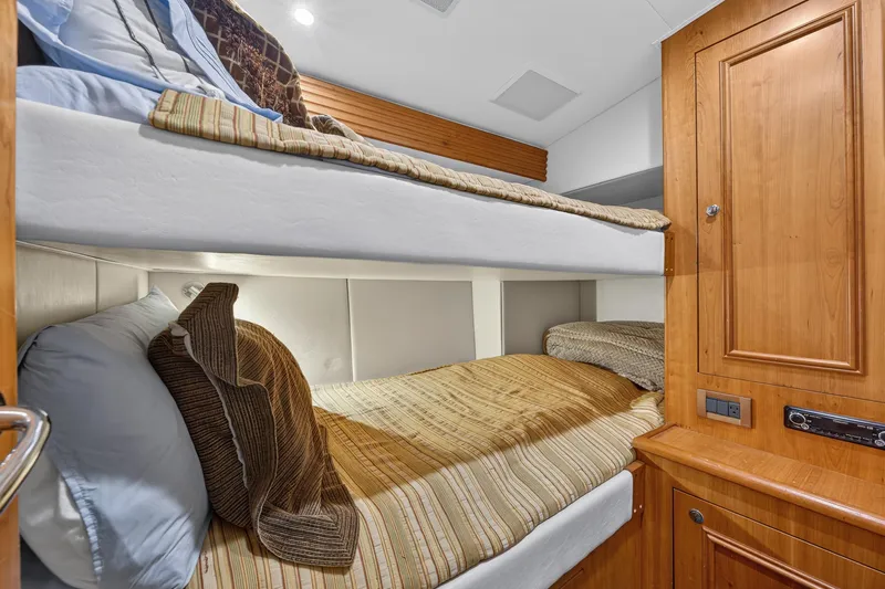 Cherin III Yacht Photos Pics Aft Bunk