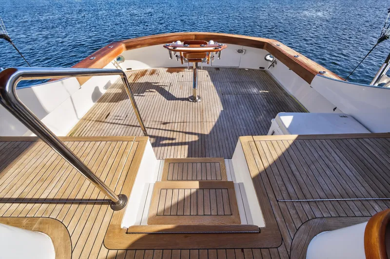 Cherin III Yacht Photos Pics Salon door facing aft