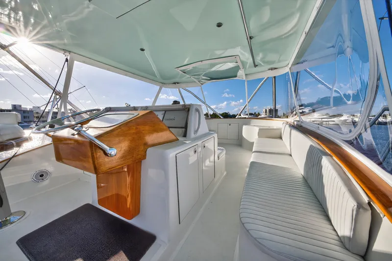 Cherin III Yacht Photos Pics Flybridge helm