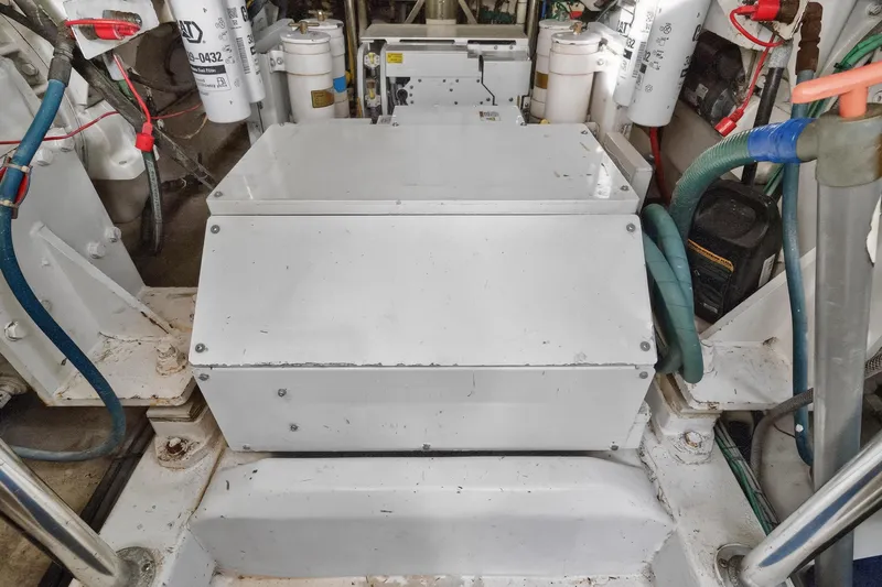 Cherin III Yacht Photos Pics Twin SeaKeeper between Main Engines