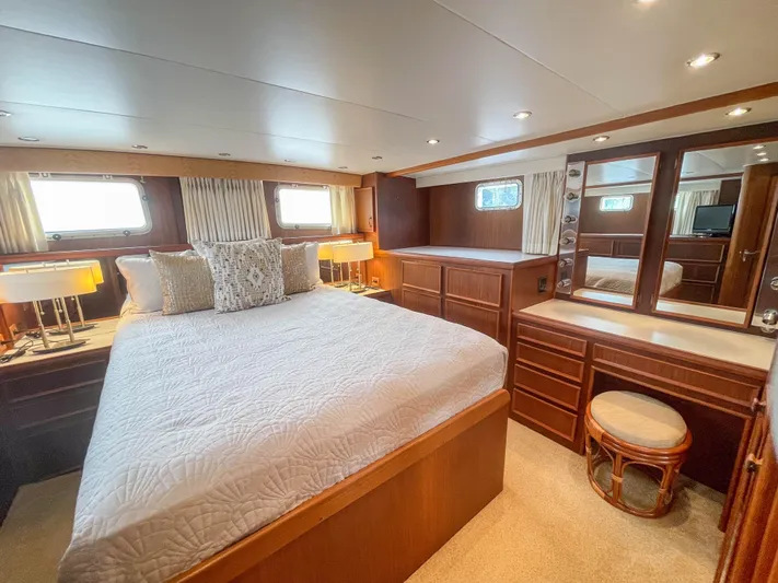 Starfire Yacht Photos Pics Primary stateroom
