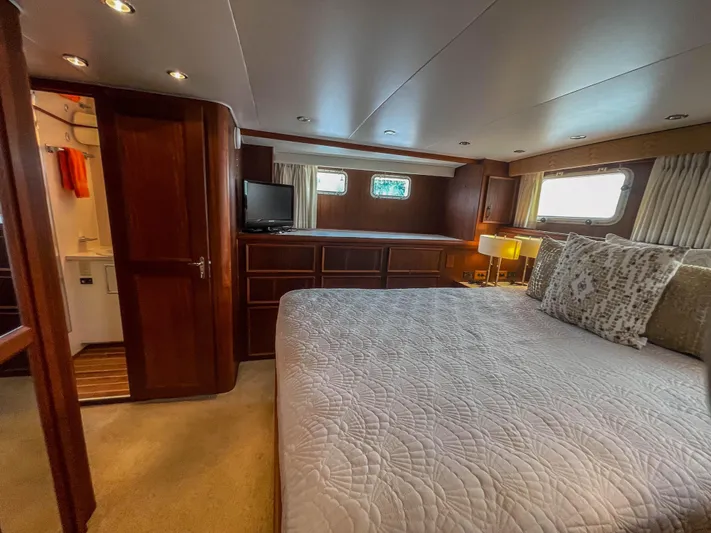 Starfire Yacht Photos Pics Primary stateroom