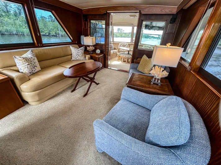 Starfire Yacht Photos Pics Saloon