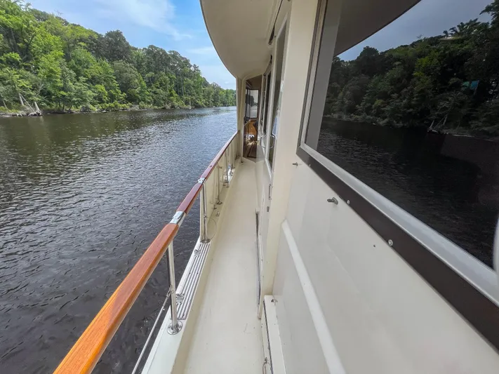 Starfire Yacht Photos Pics Side Decks