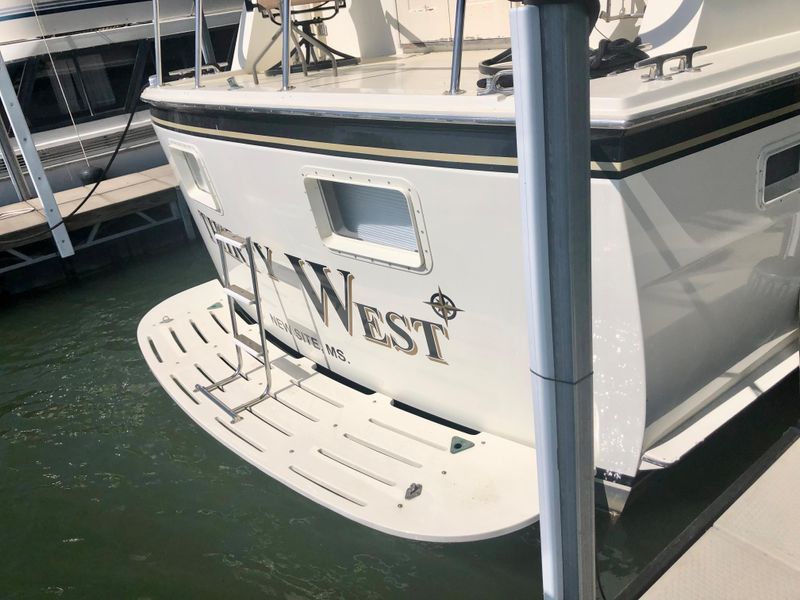 1985 Hatteras 53 Extended Deckhouse Motor Yacht