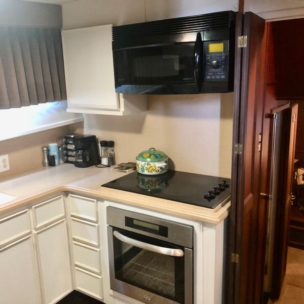 1985 Hatteras 53 Extended Deckhouse Motor Yacht
