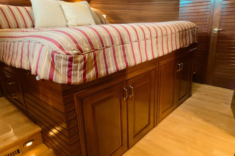 North Yacht Photos Pics Luxurious wooden yacht bedroom with striped bedding, Darling Yachts Custom Aluminum, 2002 model.