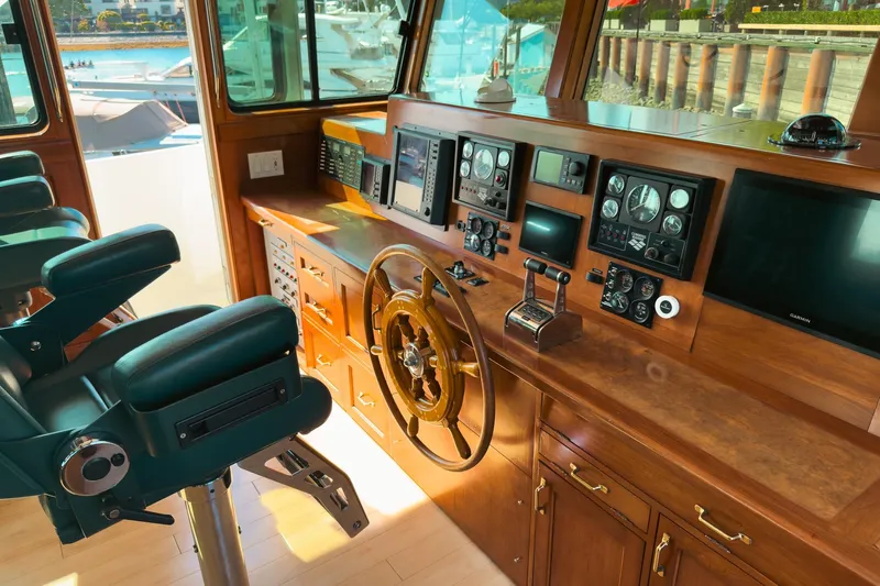 North Yacht Photos Pics Luxurious 2002 Darling Yachts Custom Aluminum helm with wooden dashboard and advanced navigation equipment.