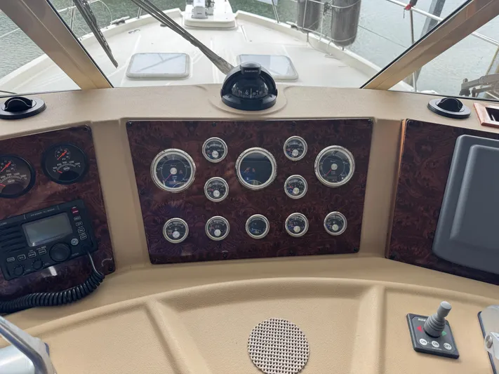  Yacht Photos Pics 2005 Meridian 490 Pilothouse dashboard with gauges and controls.