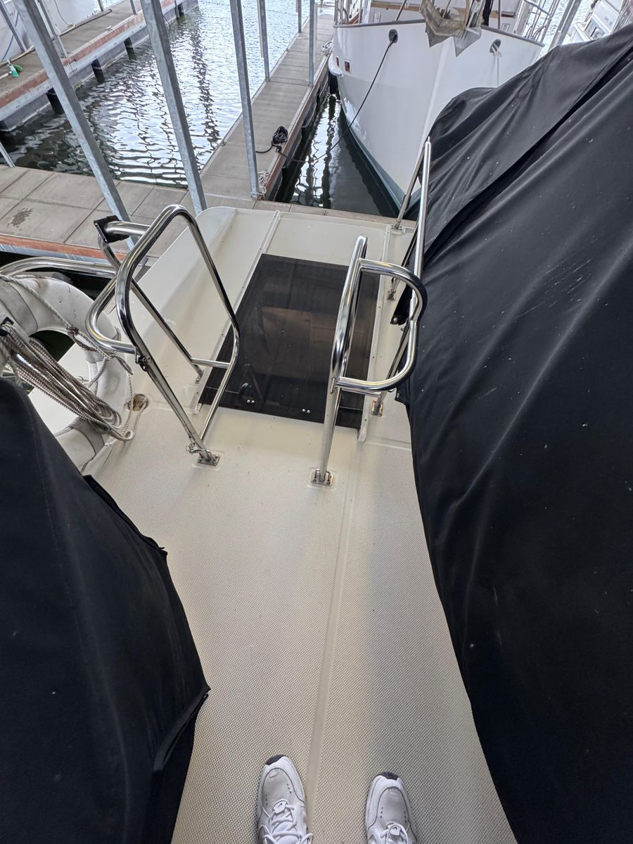 2005 Meridian 49 