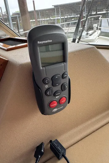  Yacht Photos Pics Raymarine control panel on 2005 Meridian 490 Pilothouse boat dashboard.