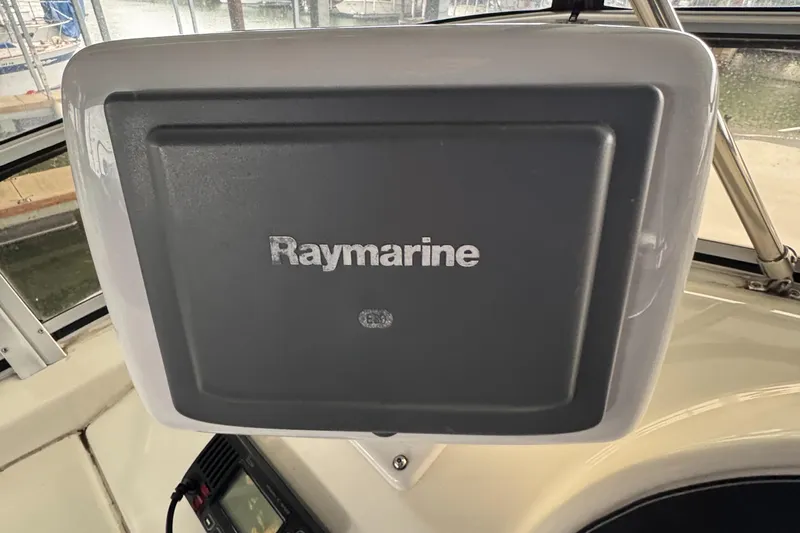  Yacht Photos Pics Raymarine navigation system on 2005 Meridian 490 Pilothouse boat.