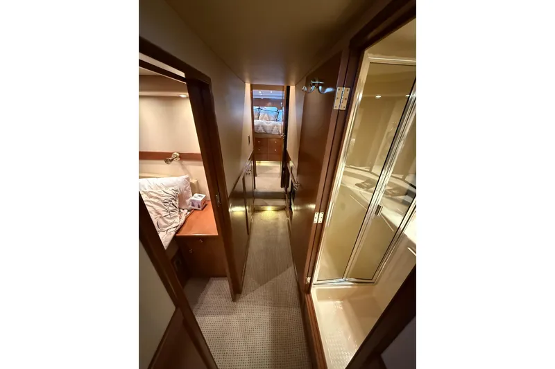  Yacht Photos Pics 2005 Meridian 490 Pilothouse interior hallway with bedrooms and bathroom.