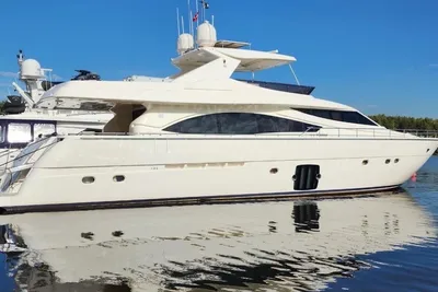 Ferretti Yachts 830