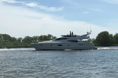 2005 Ferretti Yachts 550